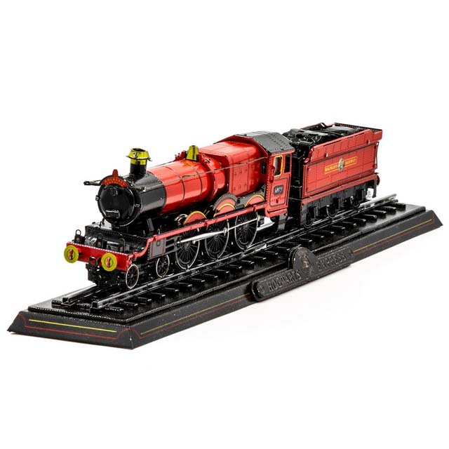 HOGWARTS EXPRESS WITH TRACK METAL EARTH FROM HARRY POTTER